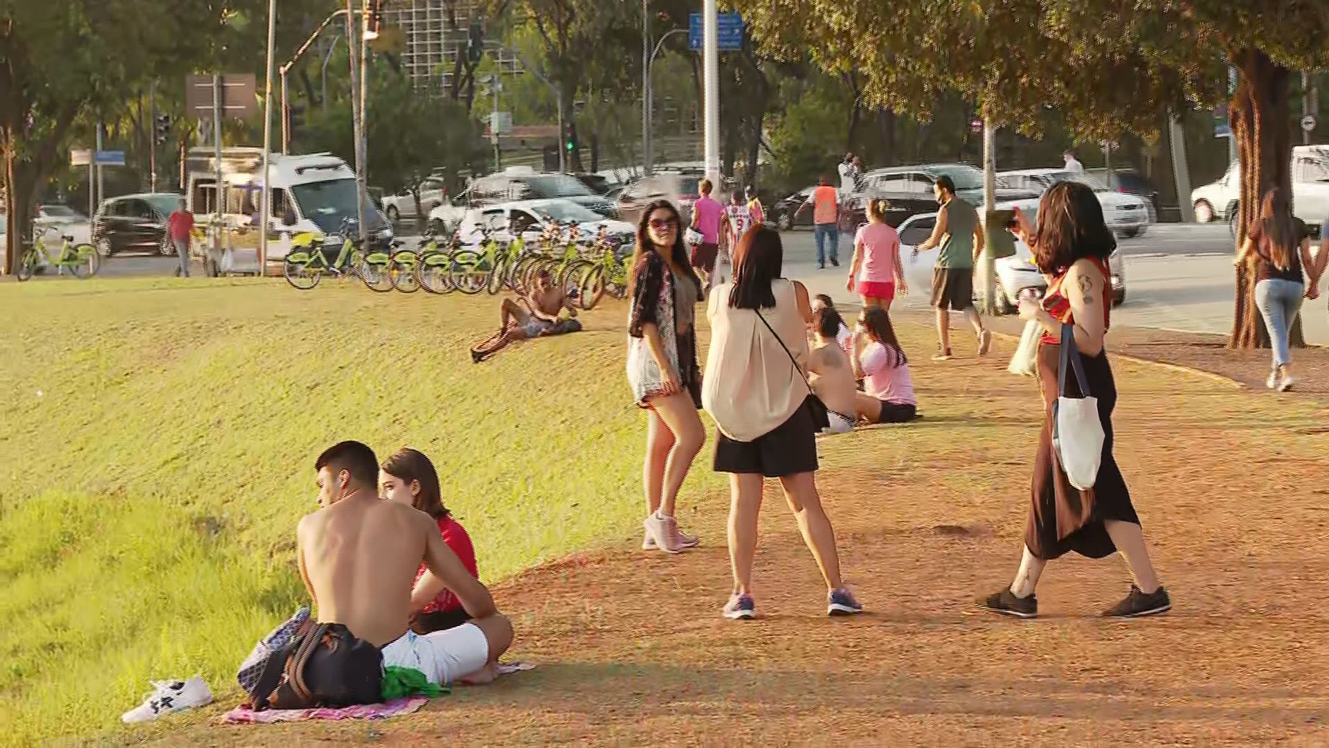 Calor faz muita gente aproveitar parques em São Paulo (26.set.2020)