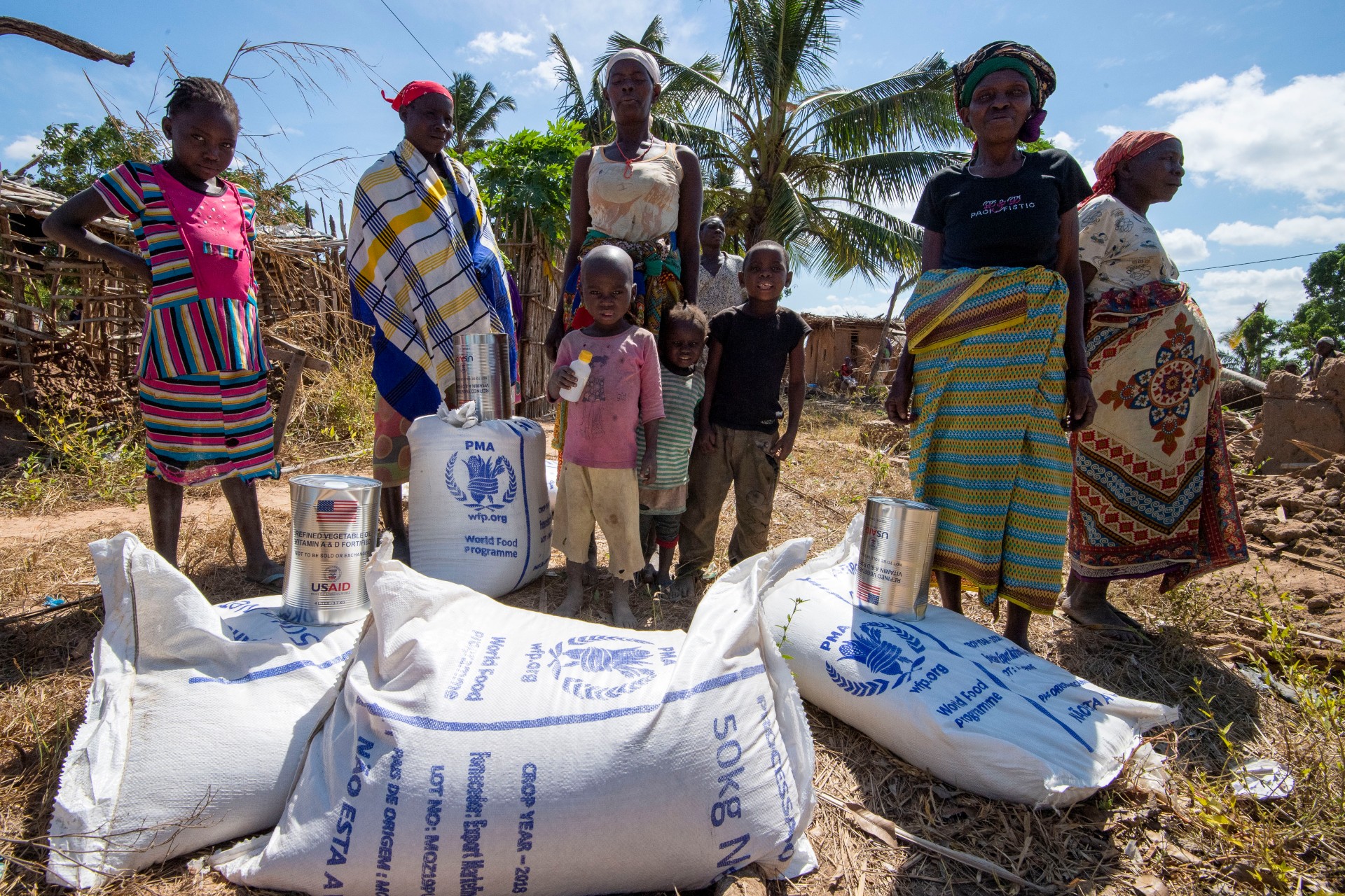 Programa Mundial de Alimentação entrega alimentos em vilarejo de Moçambique