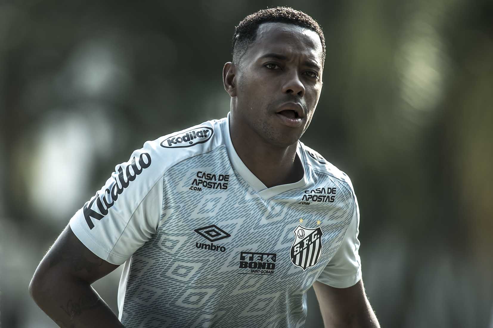 Robinho treina pelo Santos depois de ser anunciado como reforço do clube