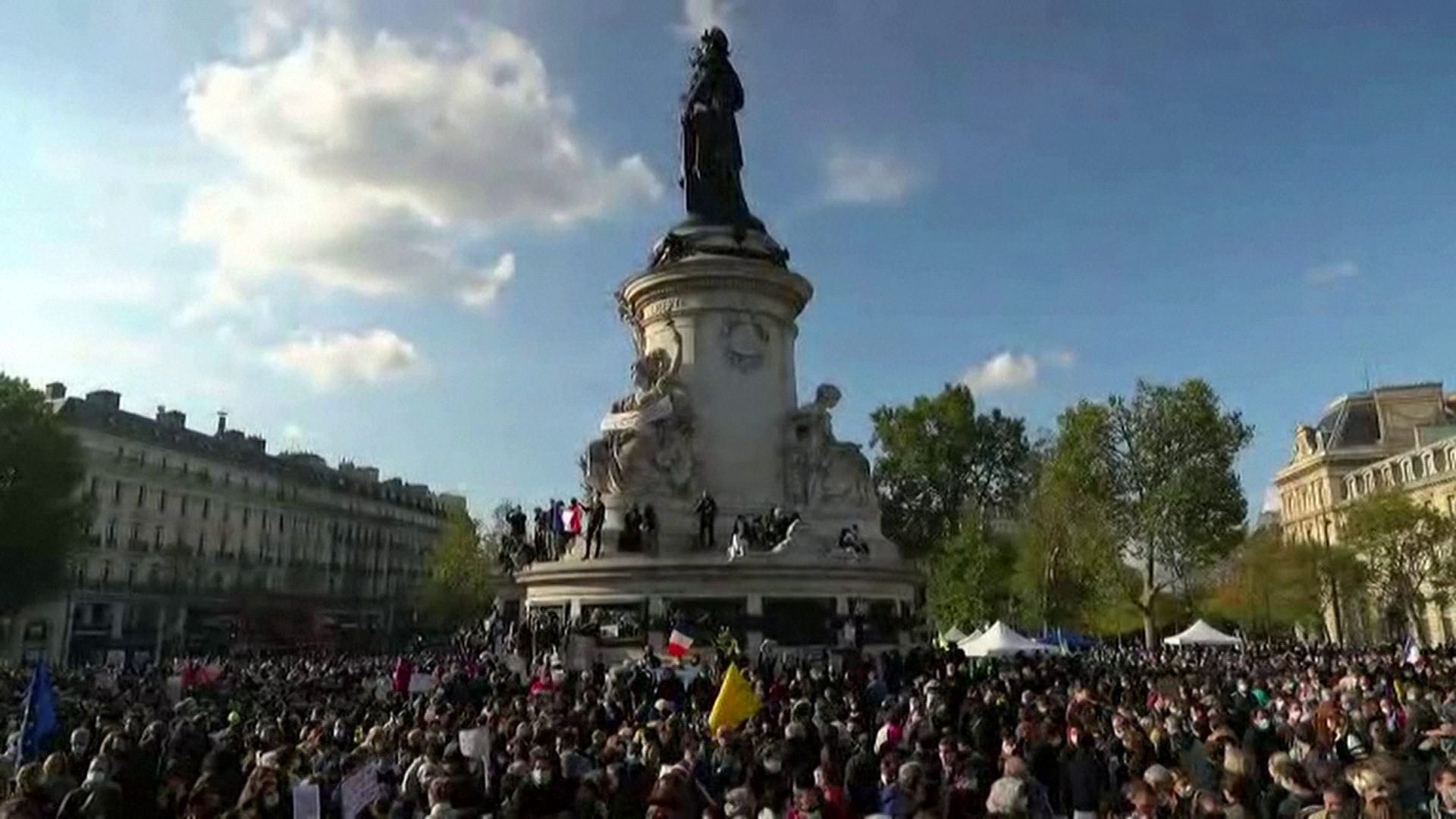 Milhares foram às ruas da França defender a liberdade de expressão