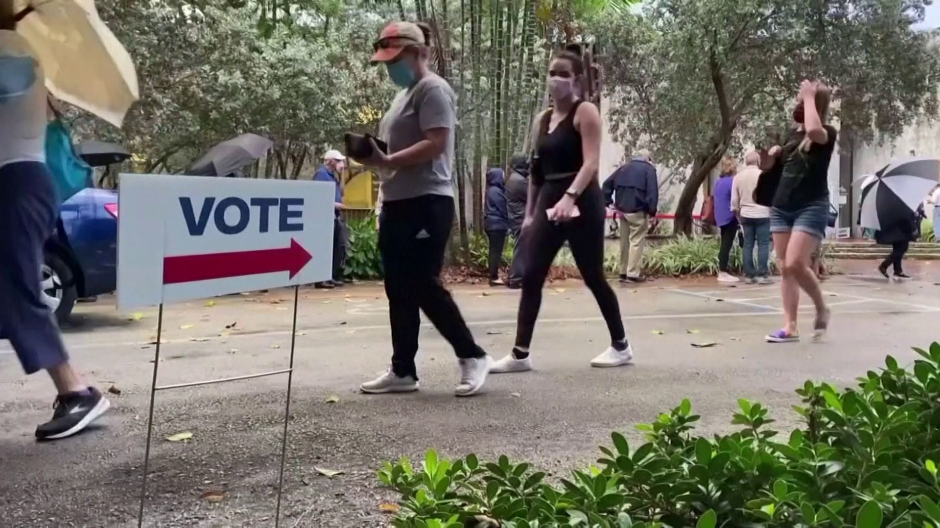 Eleitores aguardam em fila para votar na Flórida