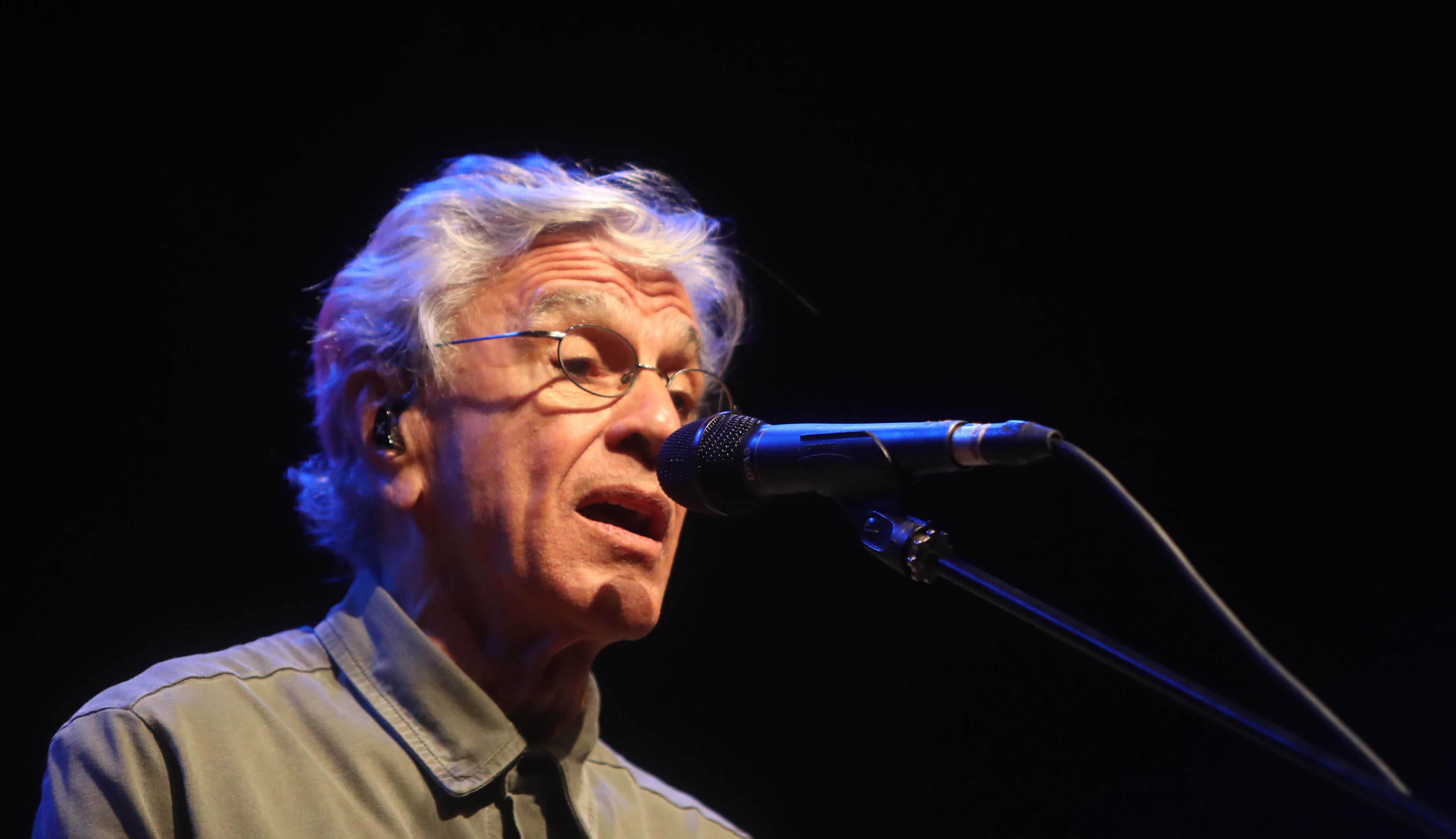 Caetano Veloso durante apresentação do show Ofertório no Vale do Anhangabaú