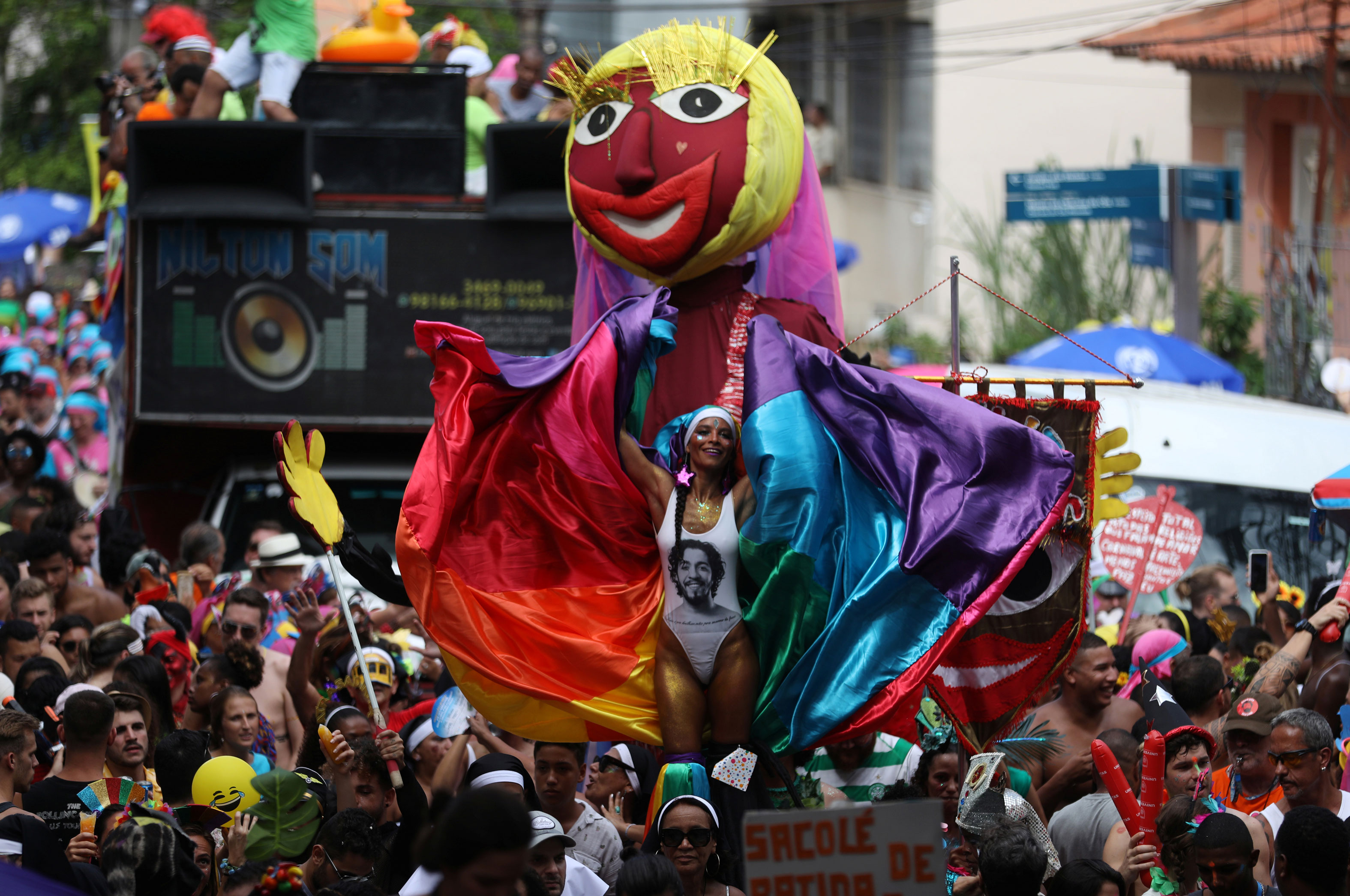 Desfile do bloco Carmelitas durante Carnaval do Rio de Janeiro