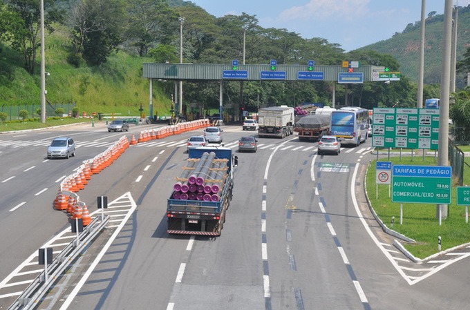 Praça de pedágio na BR-040 entre Rio de Janeiro e Juiz de Fora