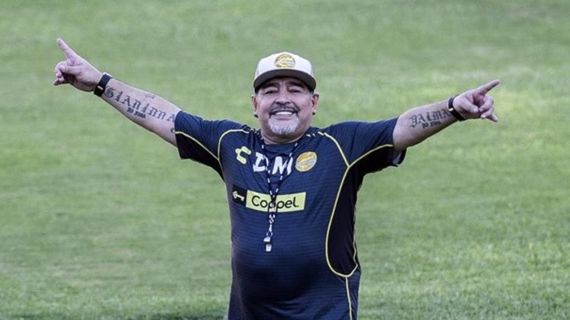 MAradona em campo