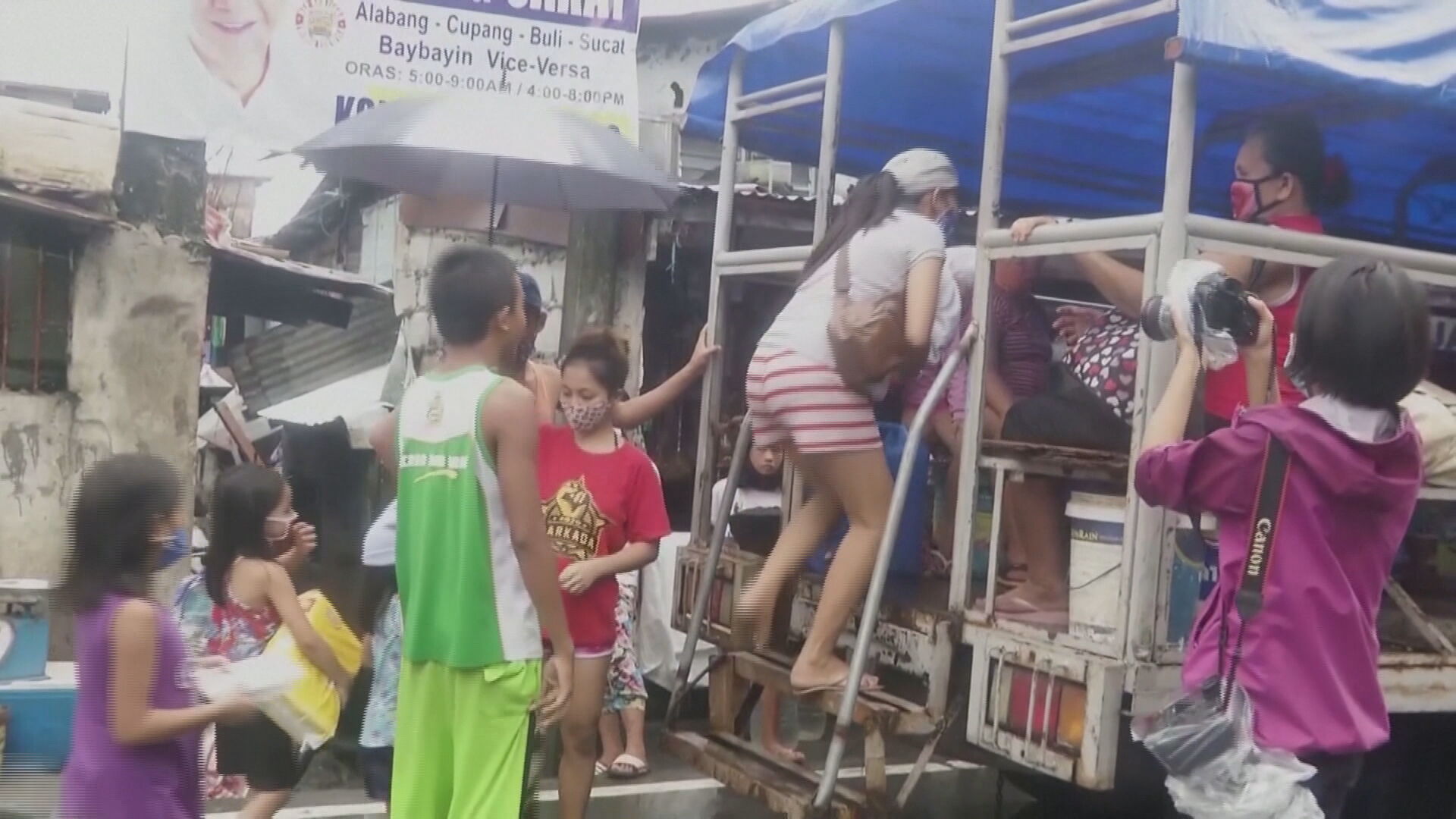 Autoridades das Filipinas retiram moradores da costa após alertas de tufão Vamco