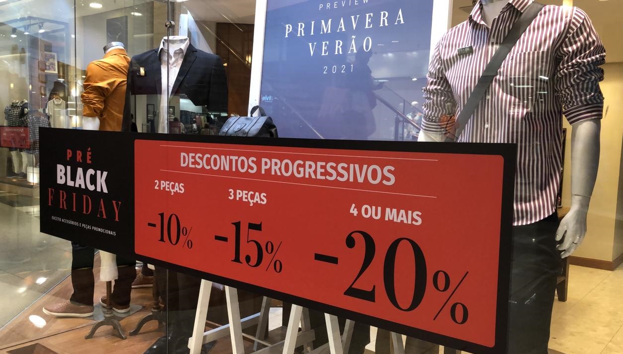 Lojas fazem preparação para a Black Friday no Rio de Janeiro