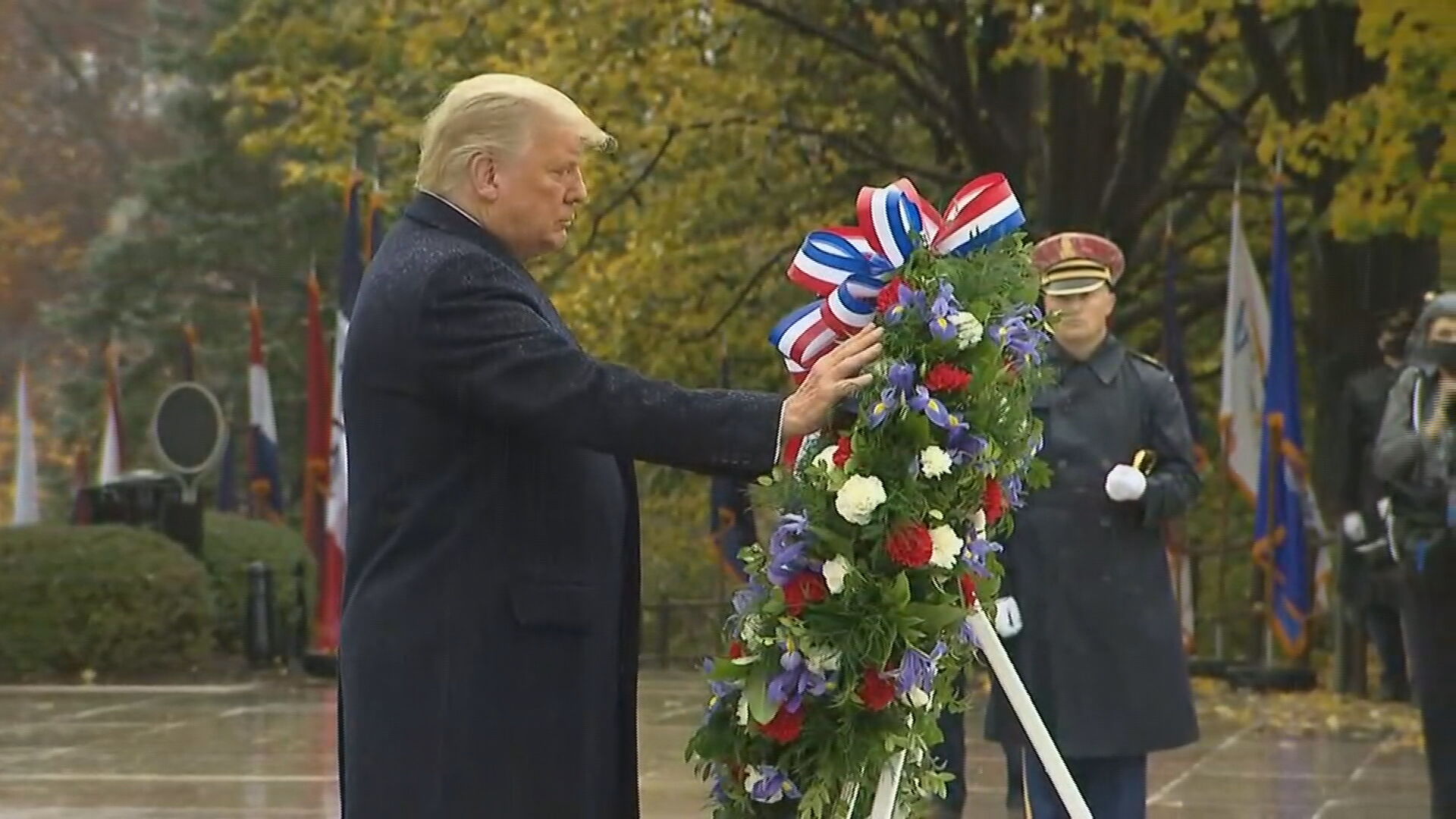 Em seu 1º evento após eleições, Trump homenageia veteranos nos EUA