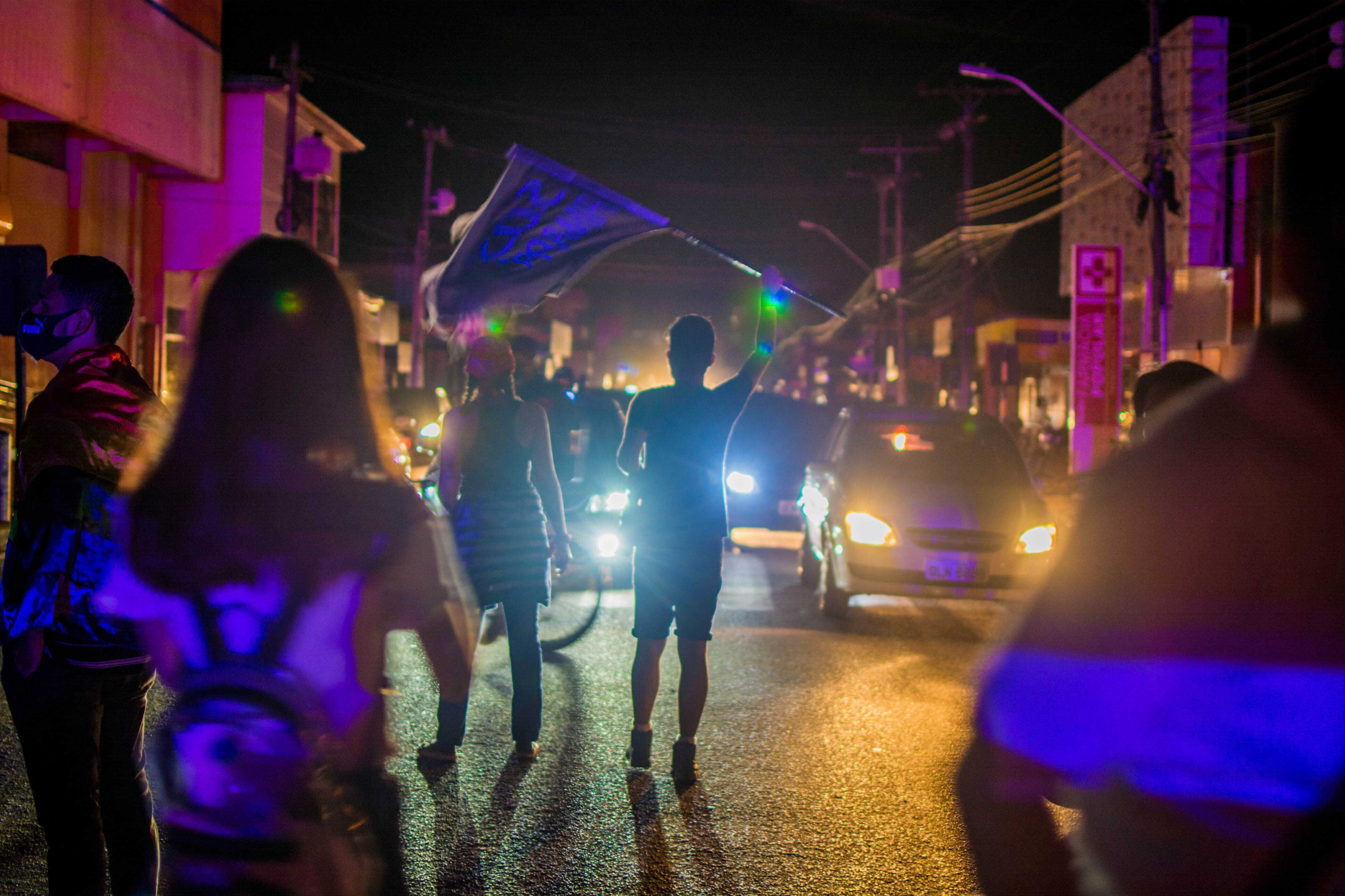 Moradores da capital do Amapá, Macapá, fazem protestos durante apagão que afetou