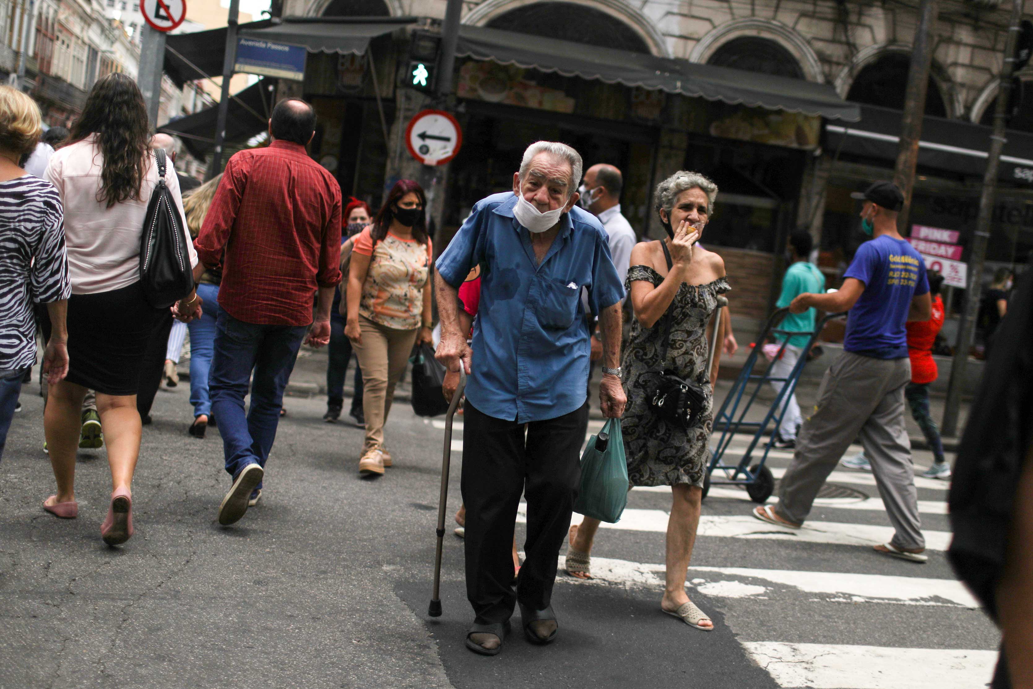 Movimento no Saara, região comercial do Rio de Janeiro, em meio à pandemia