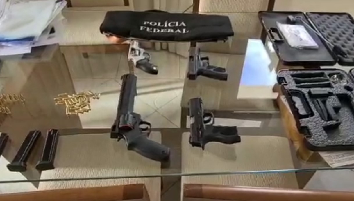 Armas apreendidas pela PF em um dos endereços alvos da Operação Enterprise