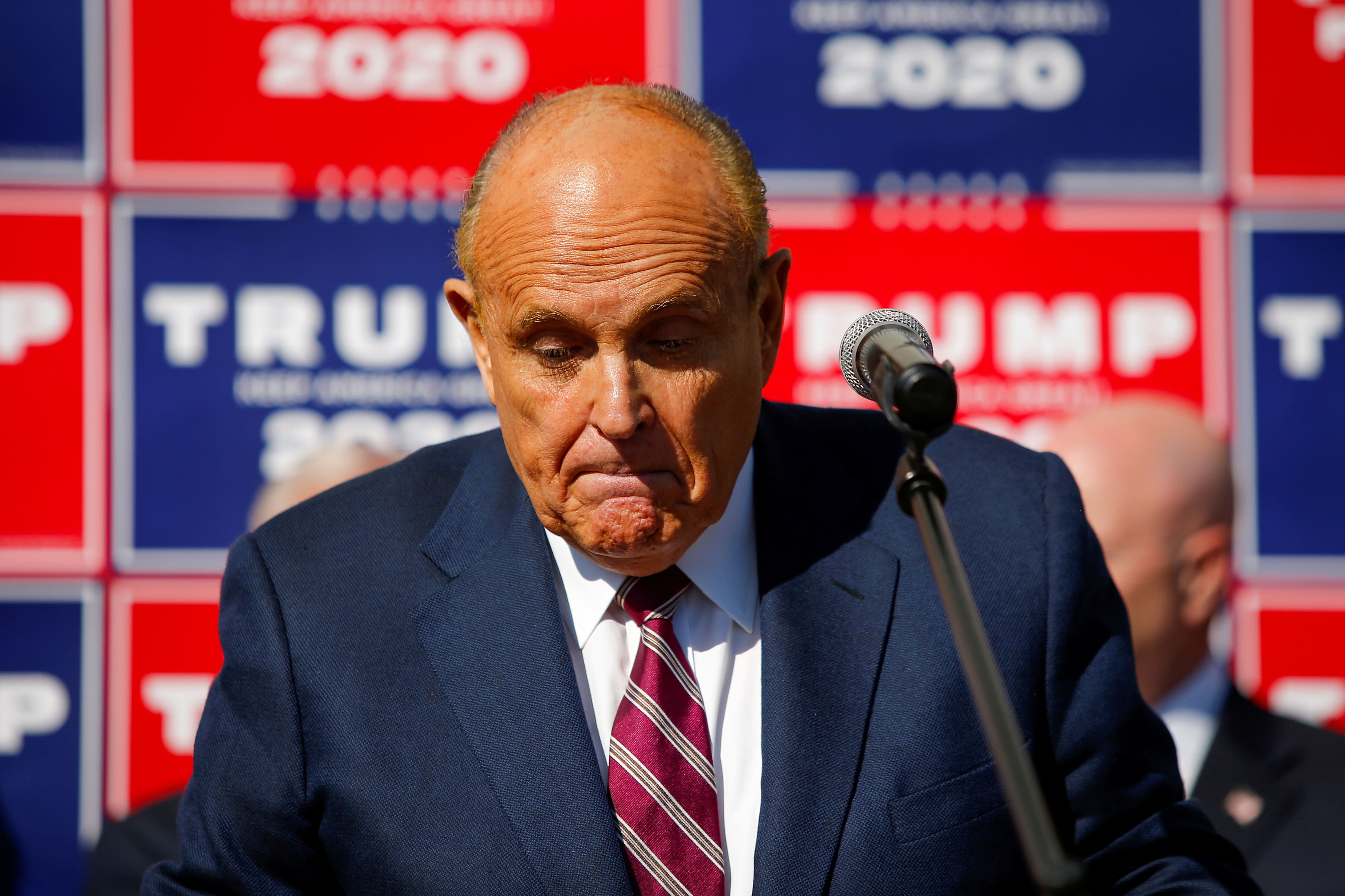Rudy Giuliani discursa em painel da campanha de Trump