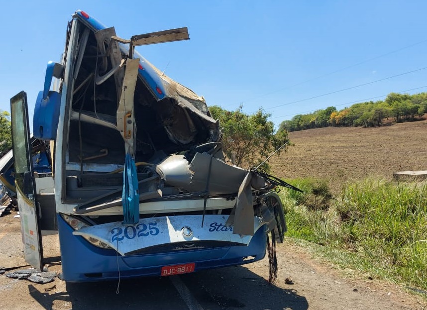 Acidente envolvendo ônibus e caminhão deixou dezenas de mortos no interior de Sã