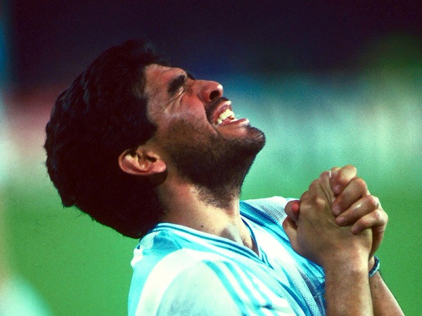 Imagem de arquivo de Maradona com a camisa da Argentina, em 18 de junho de 1990