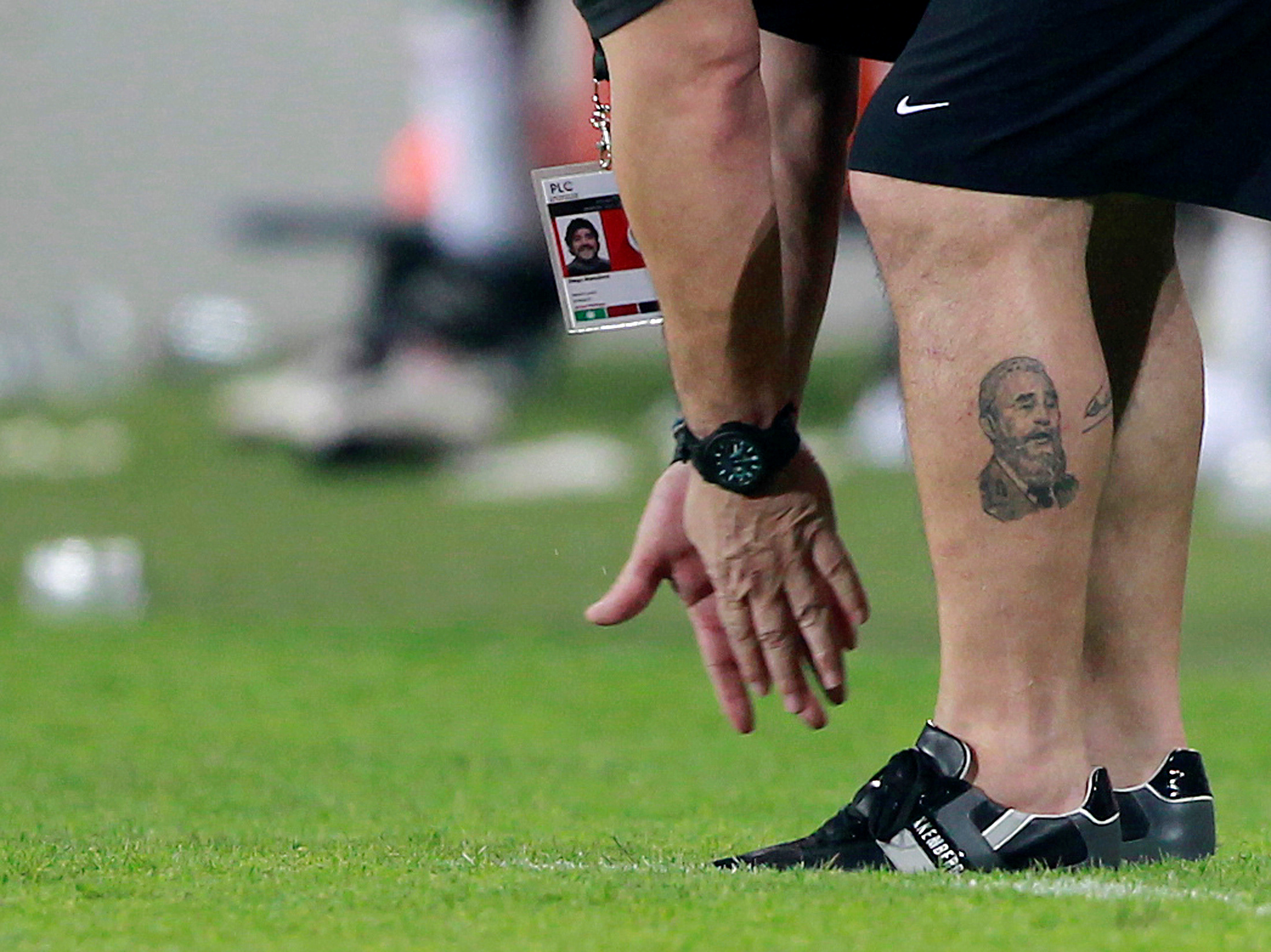 A tatuagem de Diego Maradona com o rosto de Fidel Castro