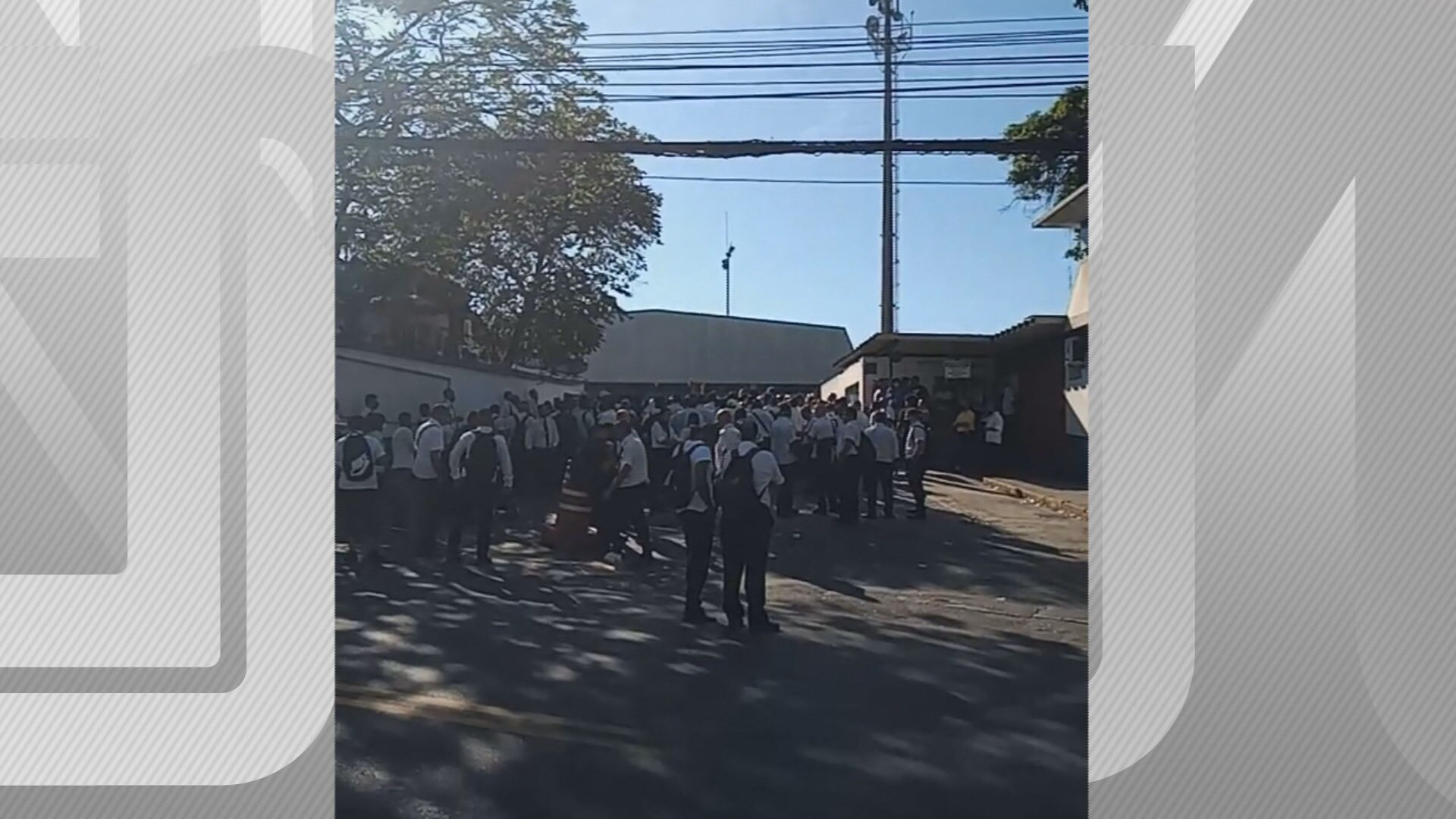 Motoristas de ônibus entram em greve no RJ em dia de eleições