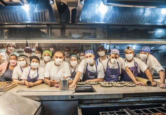 Equipe do restaurante A Casa do Porco, em São Paulo