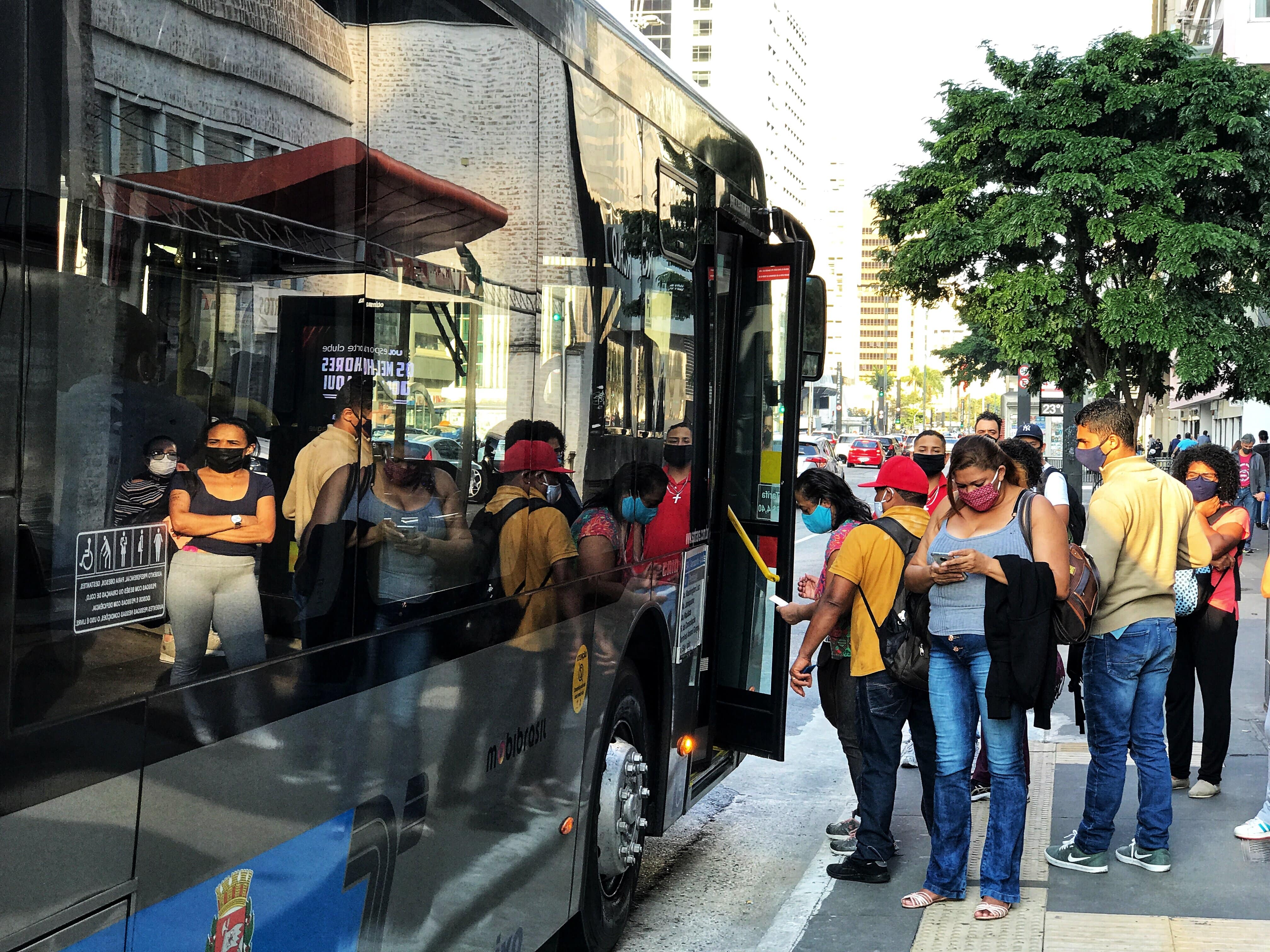 Ponto de ônibus na Av. Paulista