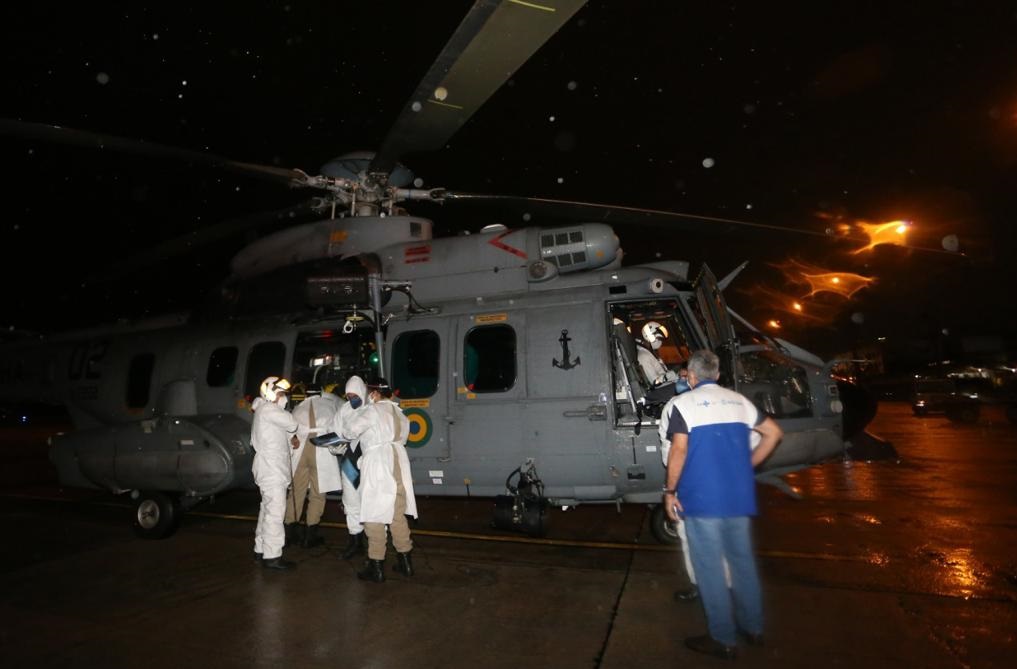 Aeronave da Marinha ajuda no transporte de criança em estado grave com Covid-19