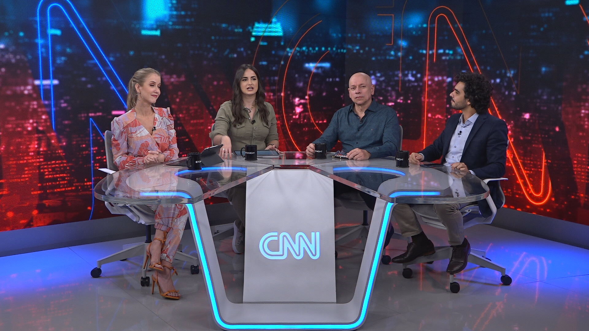 CNN Tonight, talk show apresentado por Mari Palma, Gabriela Prioli e Leandro Kar