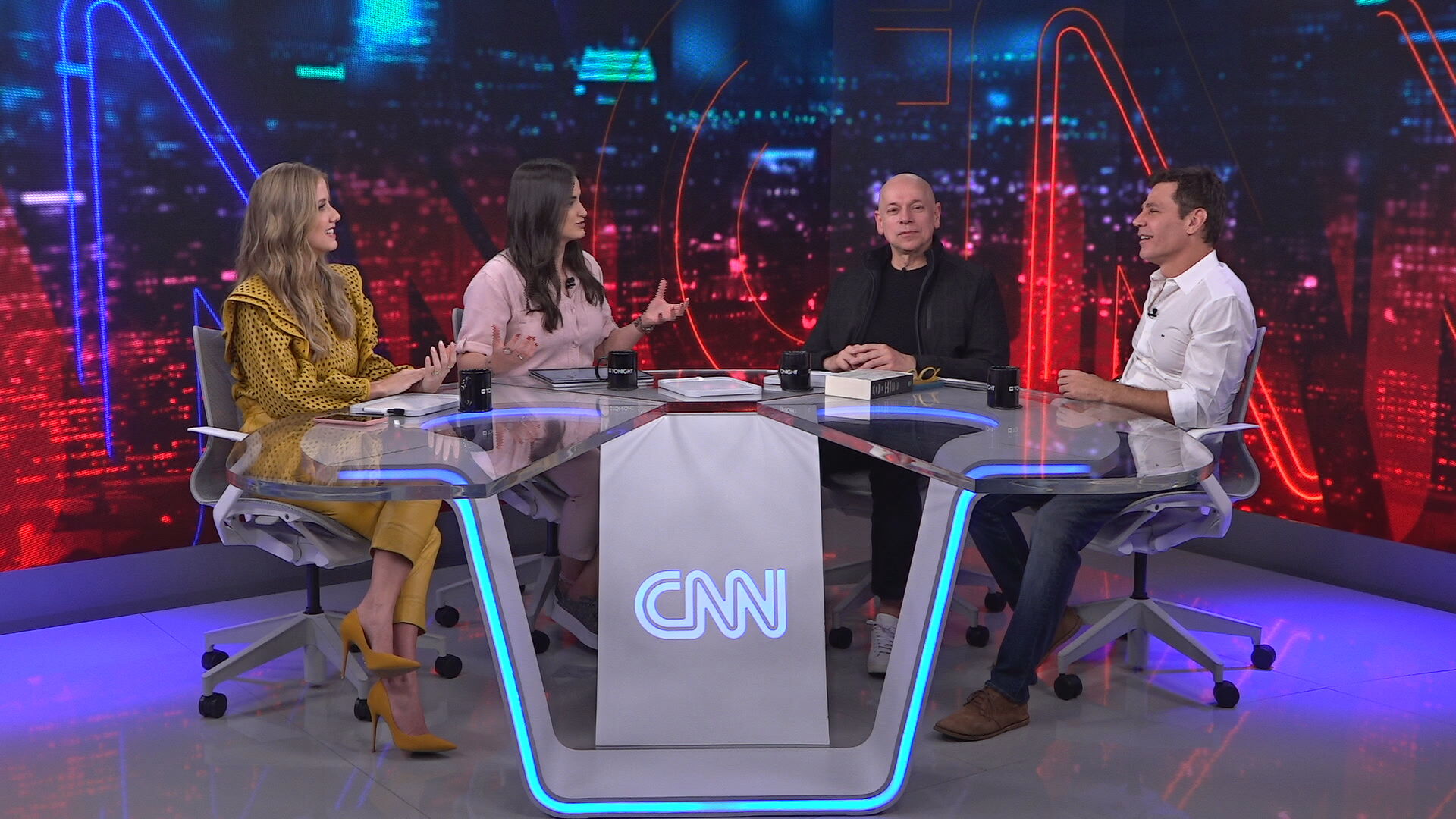 CNN Tonight, talk show apresentado por Mari Palma, Gabriela Prioli e Leandro Kar