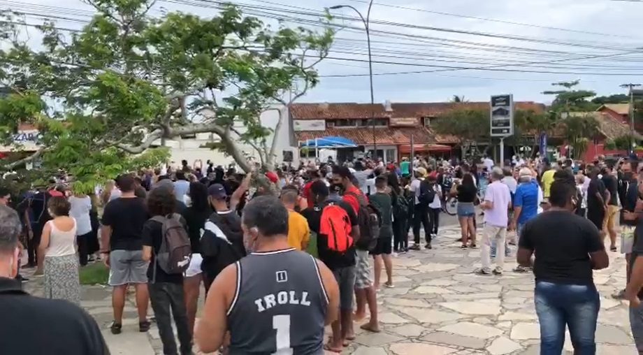 Protesto em Búzios contra determinação de lockdown imposta pela Justiça