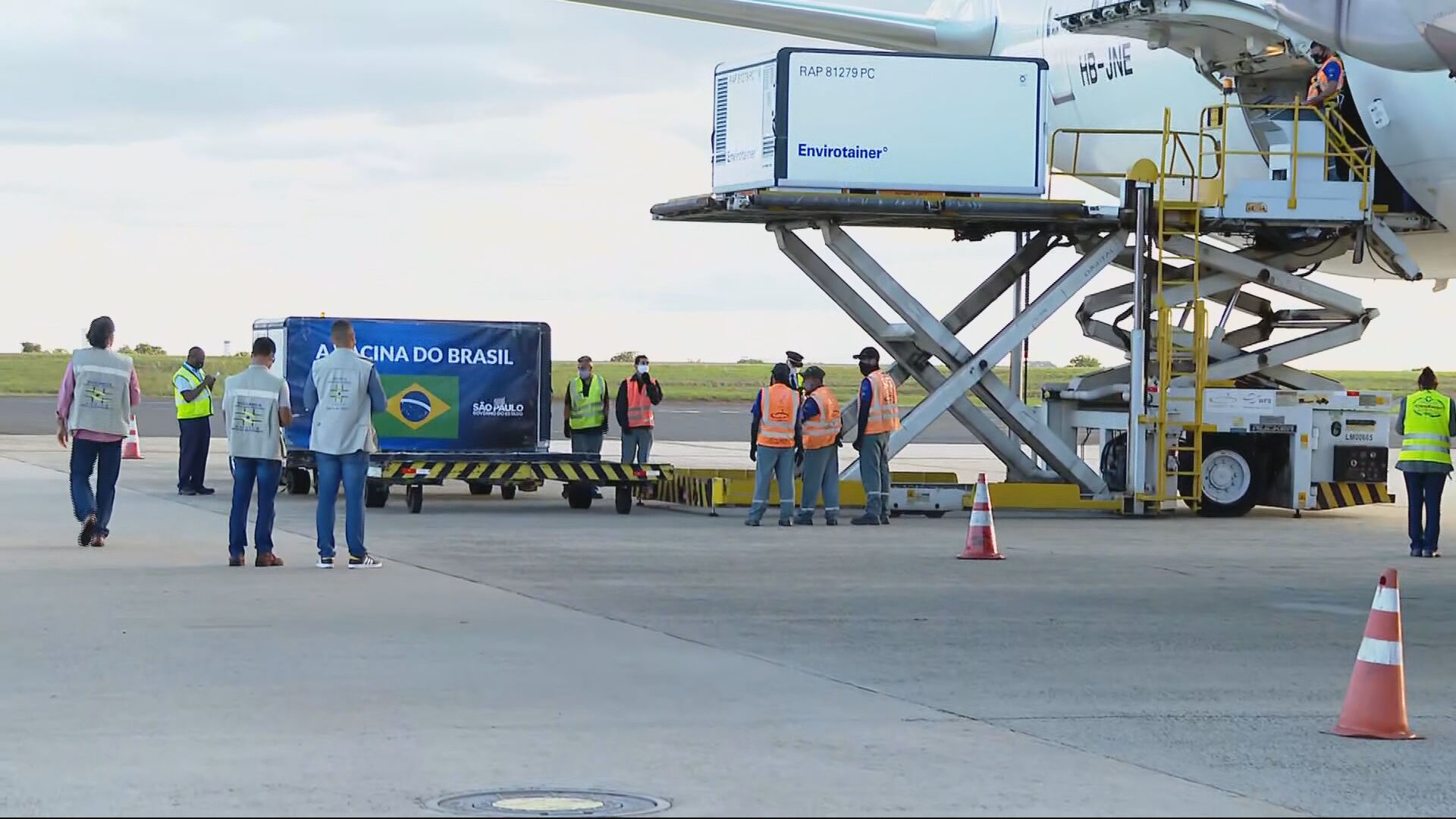 Novo carregamento da Coronavac chega no Aeroporto de Viracopos