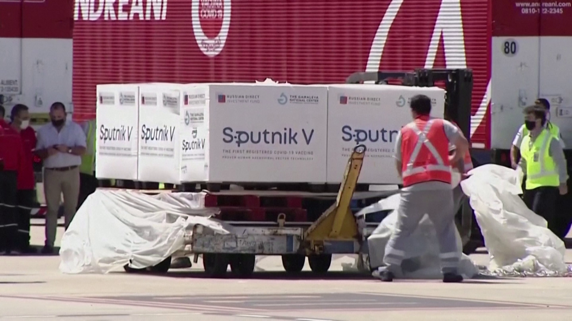 Doses da Sputnik V são desembarcadas em aeroporto da Argentina