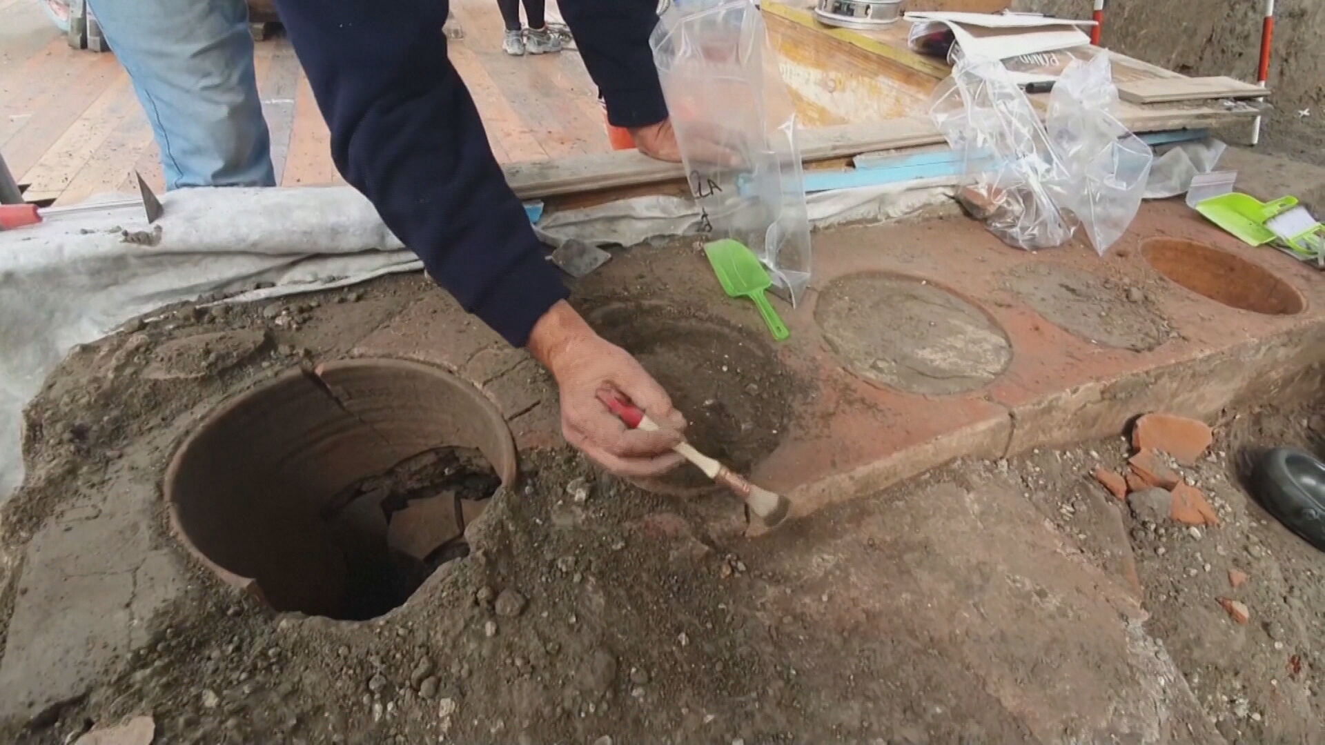 Arqueólogos descobrem ruínas de lanchonete em Pompeia