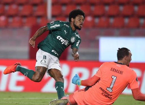 Luiz Adriano marcou um dos gols do Palmeiras em vitória contra o River na Argent