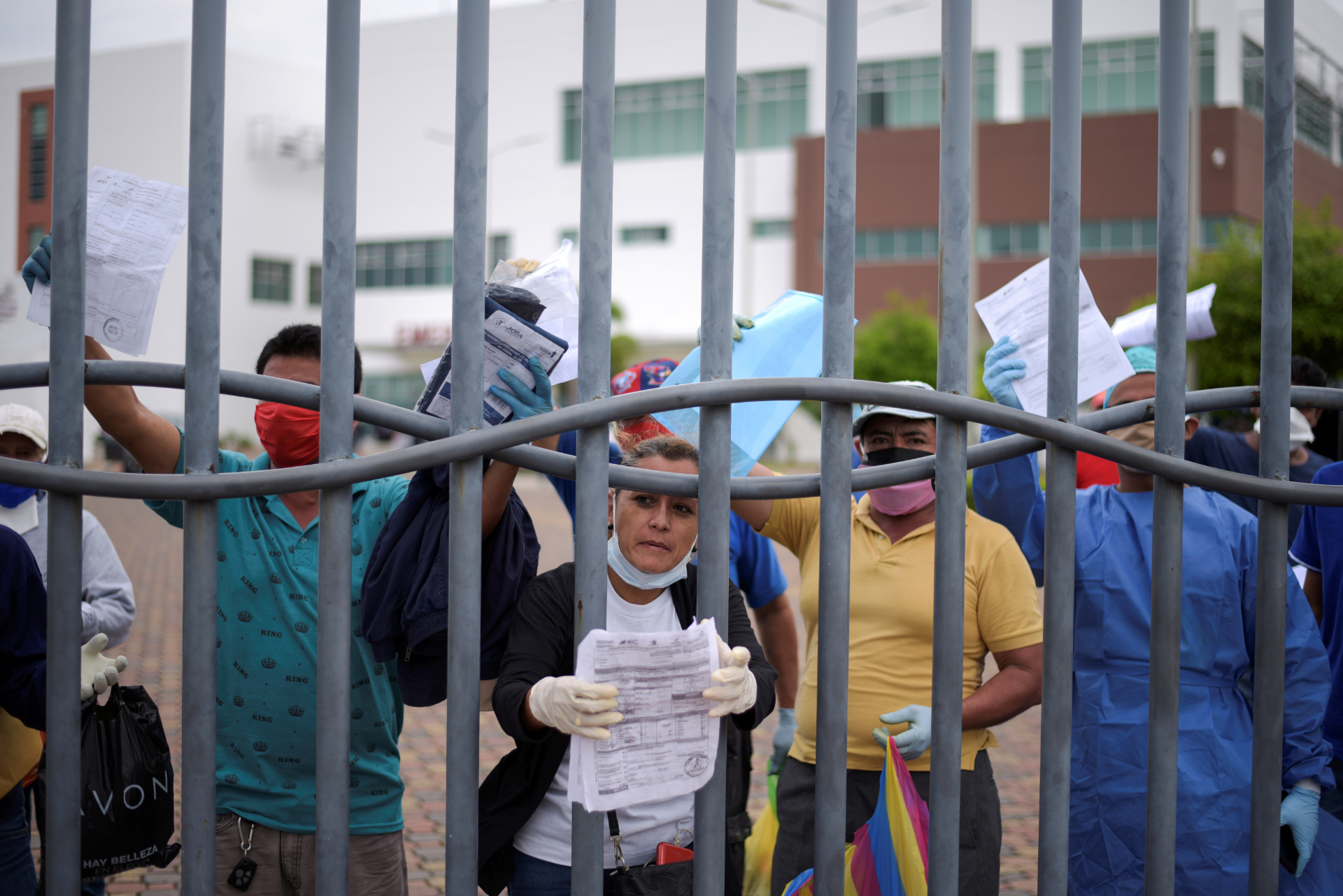 Protesto no Equador contra demora na liberação do corpo de mortos por COVID-19