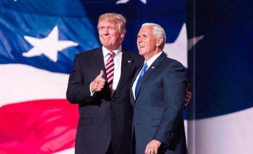 Mike Pence foi considerado um vice leal a Trump durante o mandato