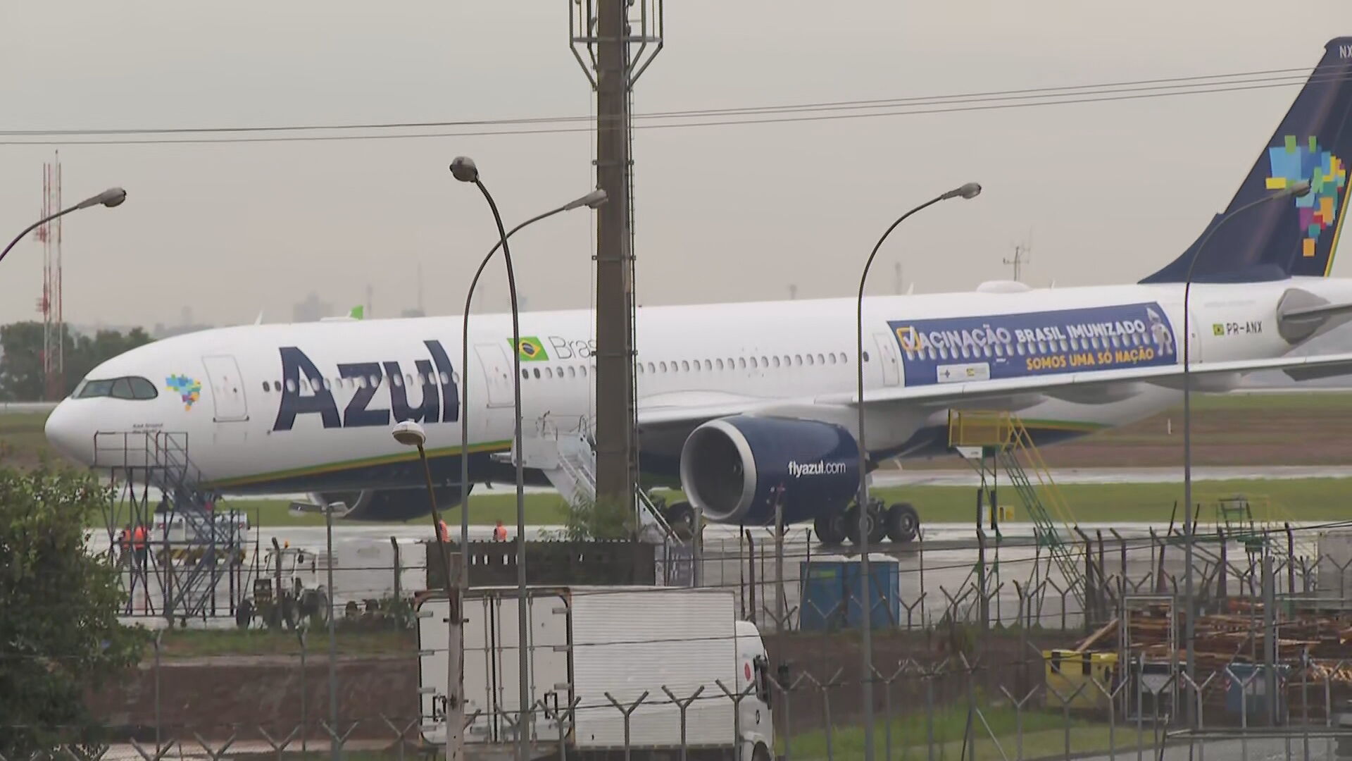 Avião que vai para Índia buscar vacina contra Covid-19 decola de Campinas (SP)