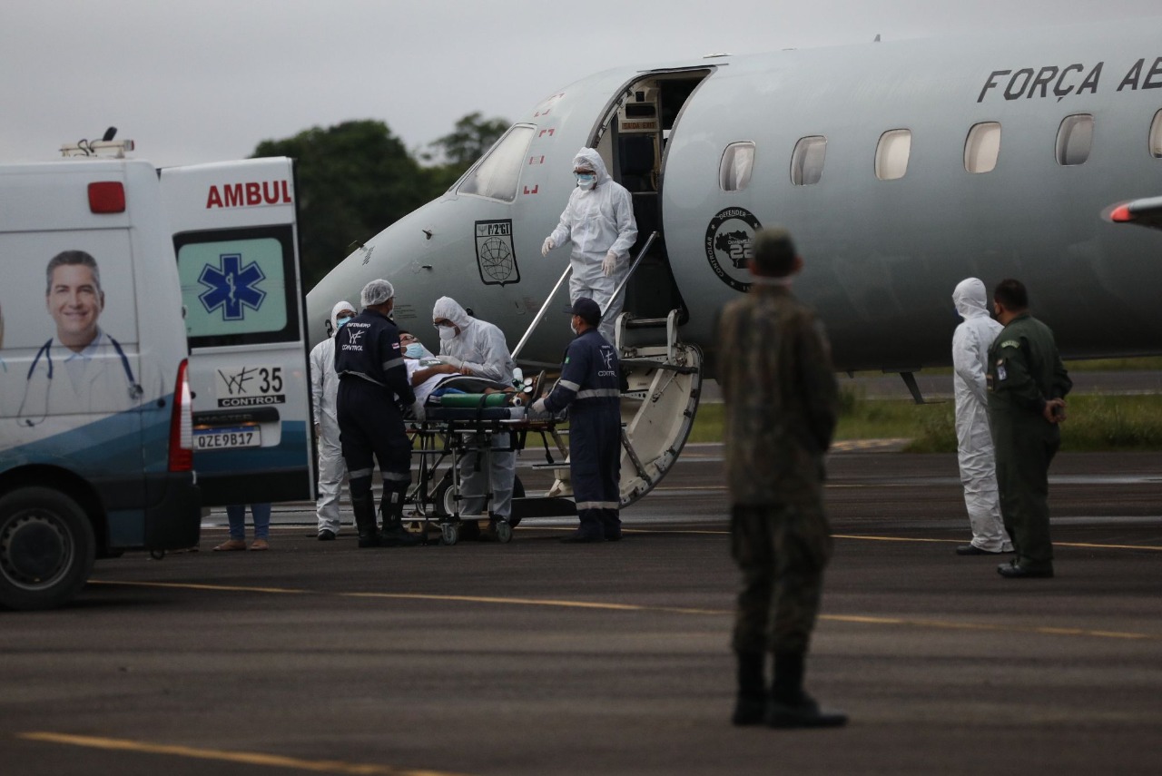 Paciente com Covid-19 é transferido do Amazonas pela Força Aérea Brasileira