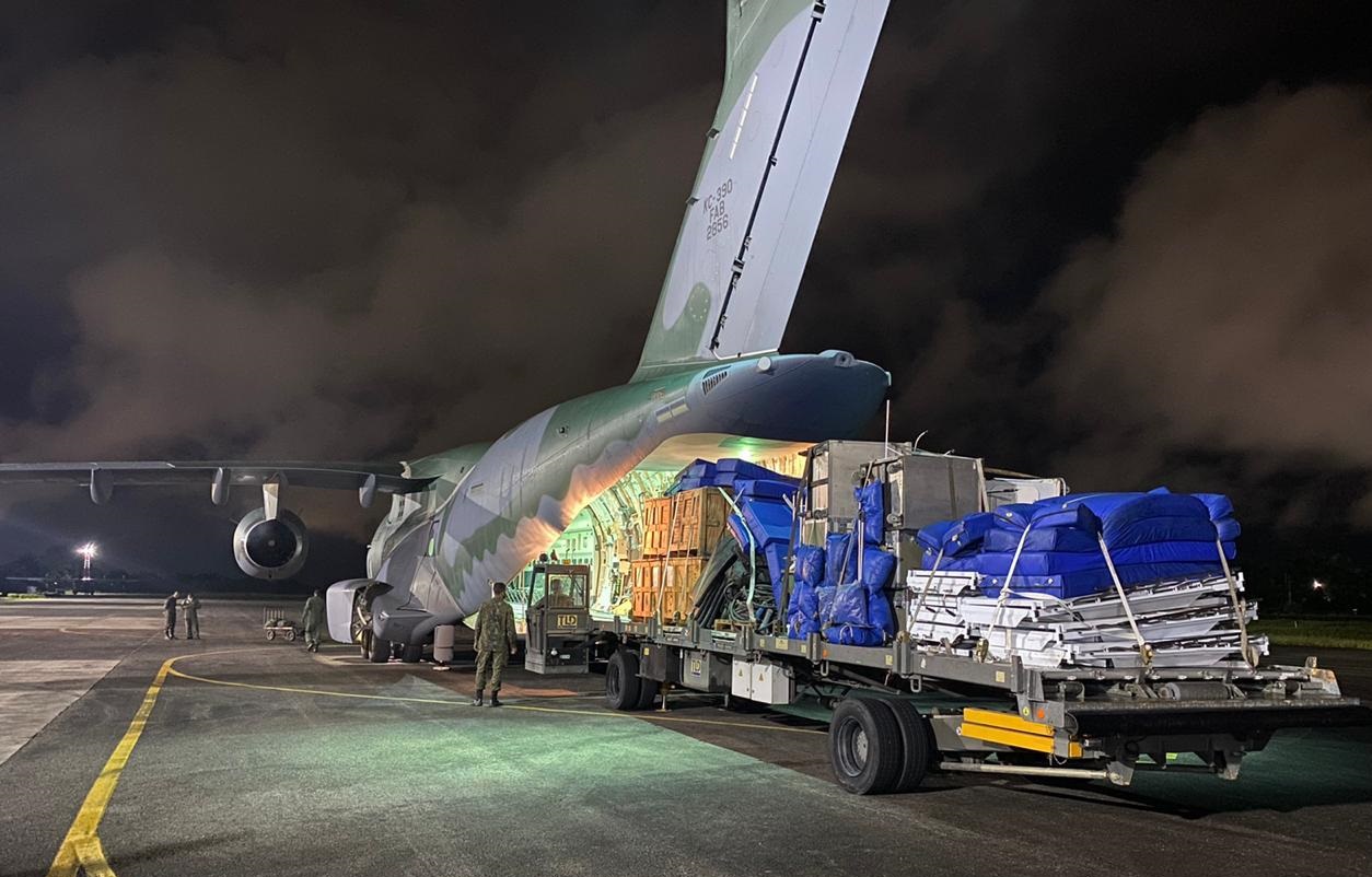 Material enviado pela Força Aérea para construção de hospital de campanha no AM