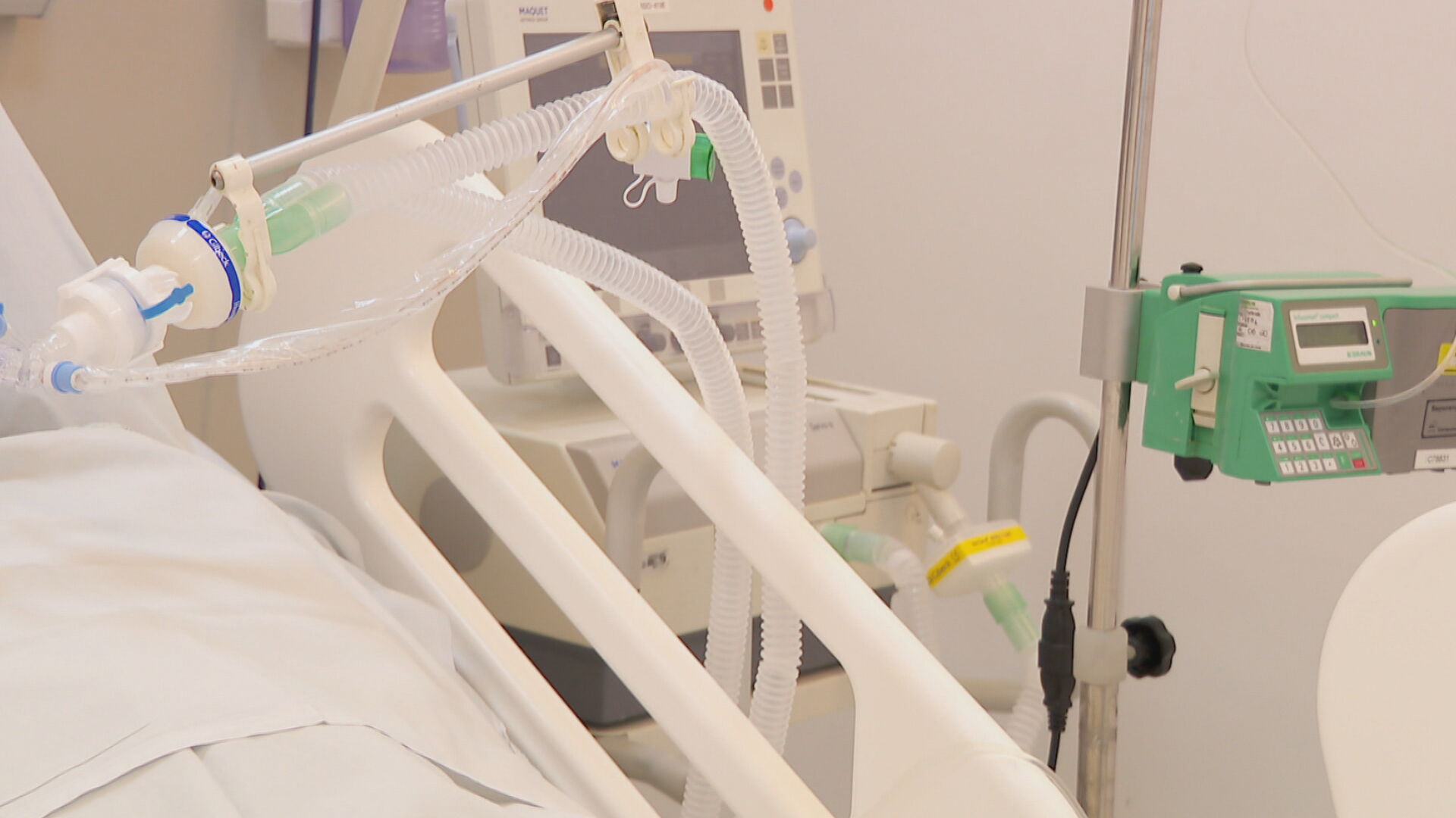 Pacientes da Covid-19 em estado grave necessitam de cilindros de oxigênio