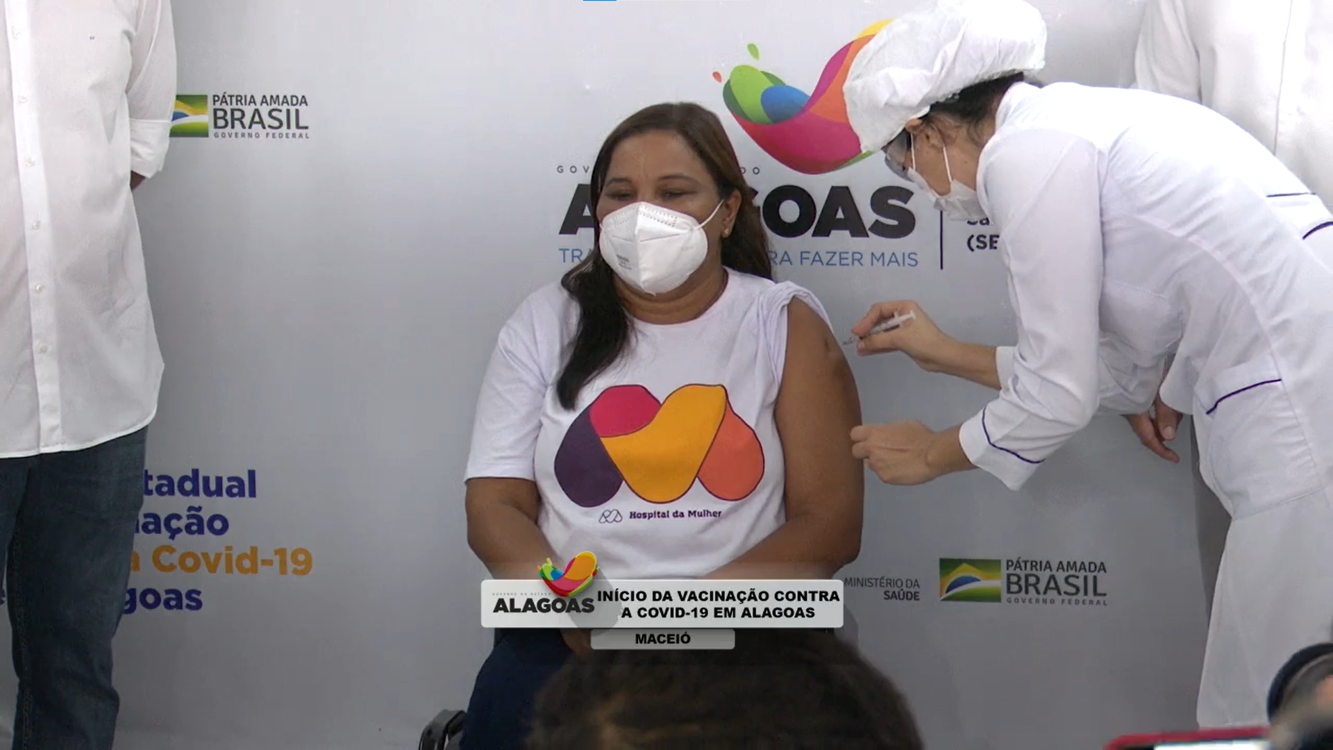 Marta Antonia, de 50 anos, foi a primeira imunizada contra Covid-19 em Alagoas