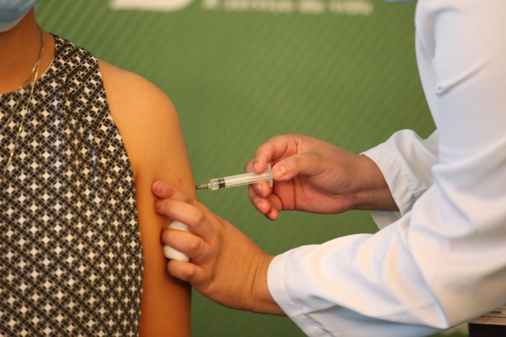 Aplicação da vacina contra Covid-19, Coronavac, em São Paulo
