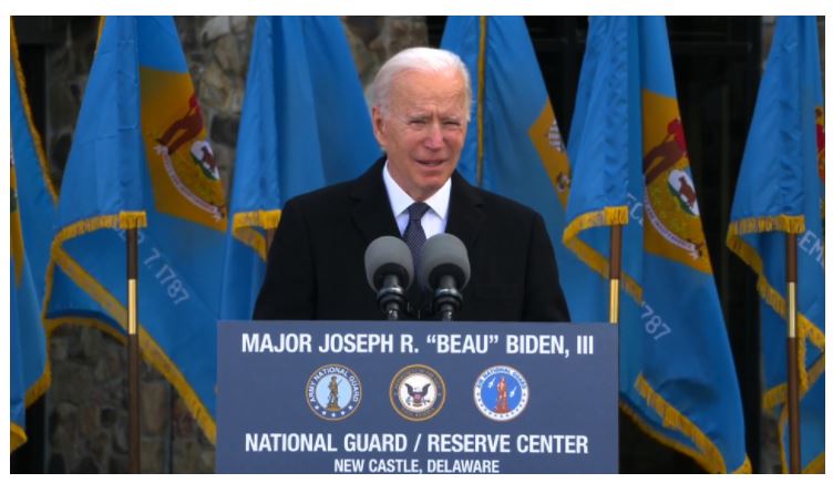 O presidente eleito Joe Biden discursa antes da partida para Washington