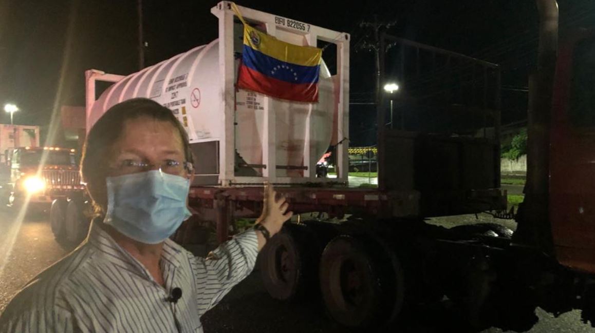 Chanceler venezuelano Jorge Arreaza divulgou imagens da chegada de caminhões de 