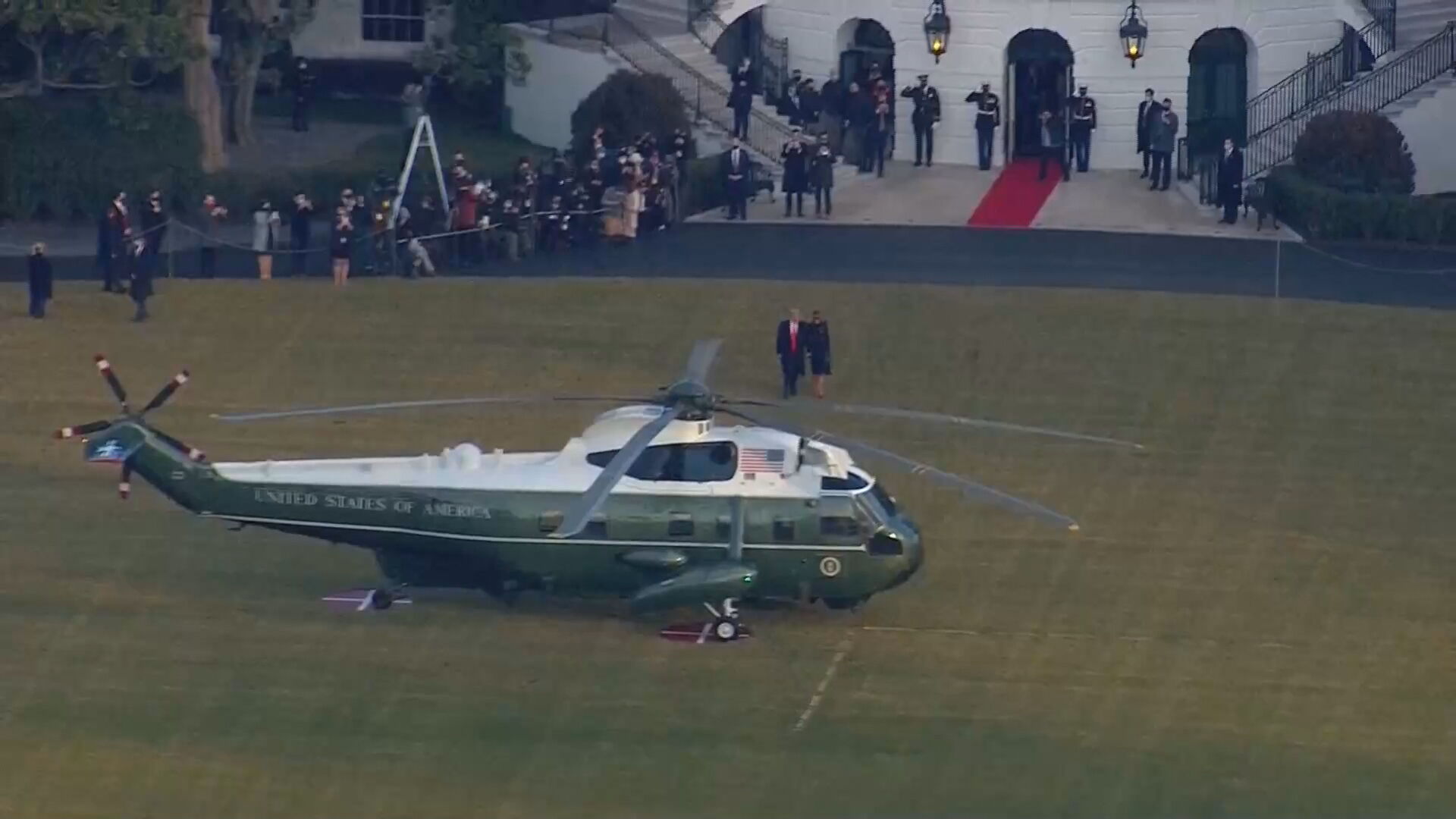 Donald Trump deixa a Casa Branca horas antes da posse de Joe Biden