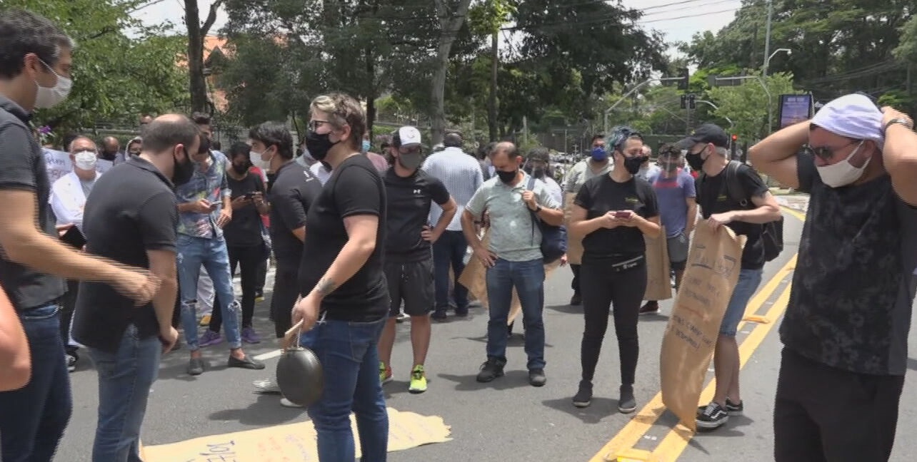 Comerciantes protestam contra novas restrições em São Paulo