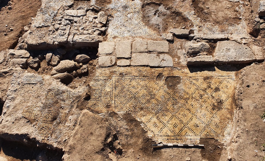 Descoberta de pedra aponta para existência de templo cristão em cidade árabe 