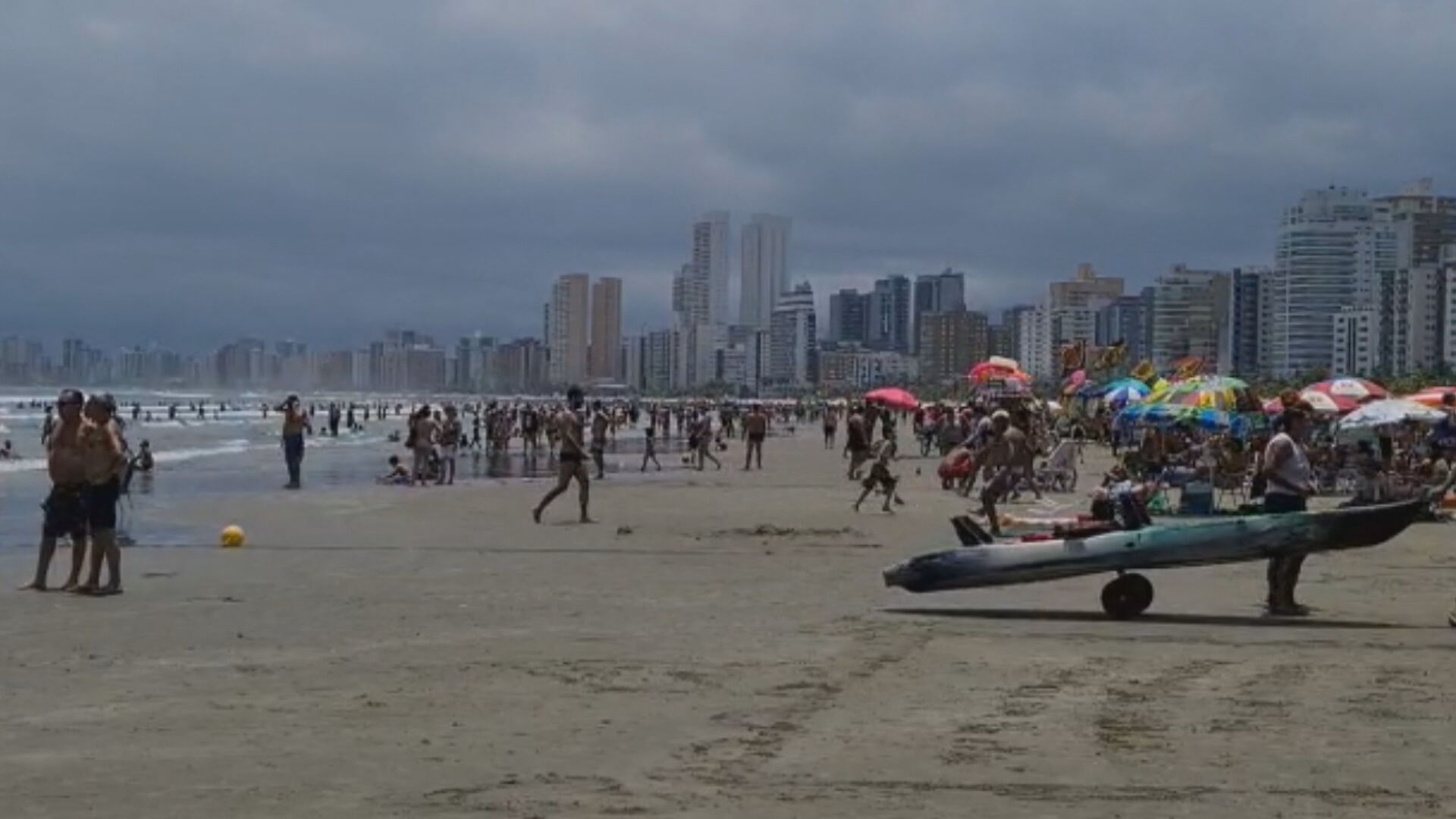 Praias da Baixada Santista sofreram aglomerações devido ao feriado prolongado