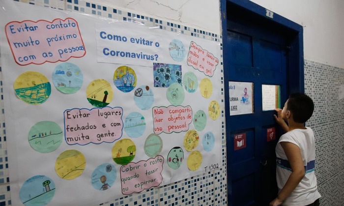 Aluno em escola no Rio de Janeiro RJ