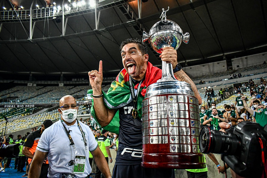 Abel Ferreira comemora título da Libertadores pelo Palmeiras