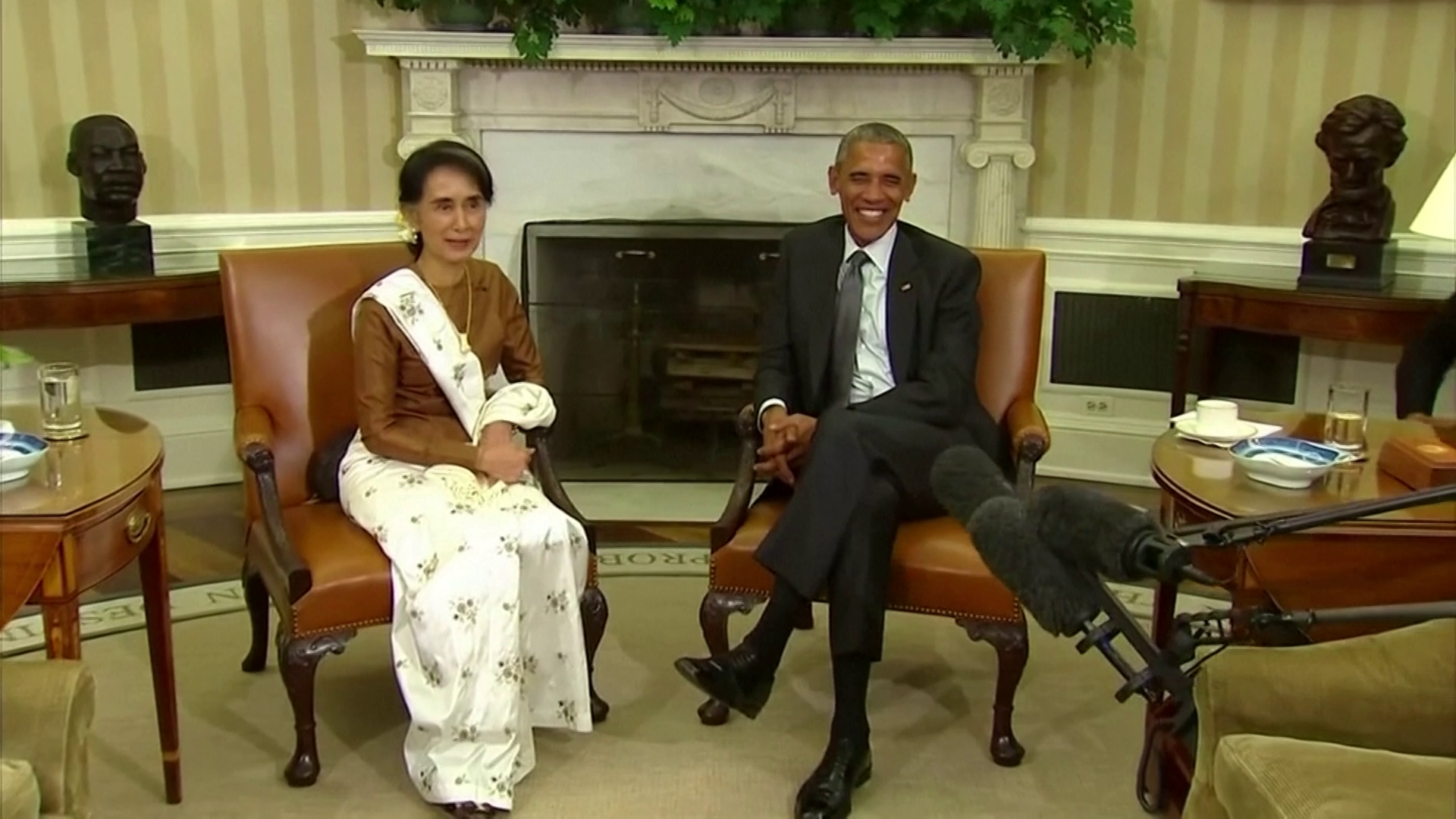 Suu Kyi se encontra com Barack Obama na Casa Branca, em 2016