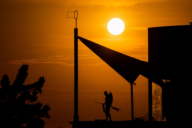 Sol e calor na praia da Barra da Tijuca, na zona Oeste do Rio de Janeiro