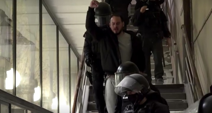 Pablo Hasel sendo na preso na Universidade de Lledia