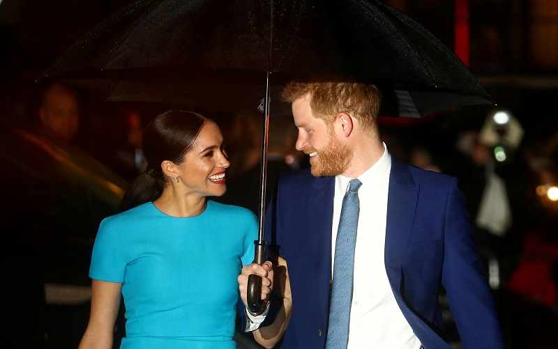 Harry e Meghan durante cerimônia em Londres